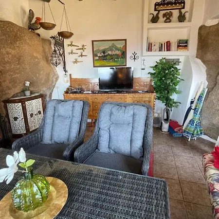 Schlafen In Einer Vulkanischen Hoehle By Interhome * Tías